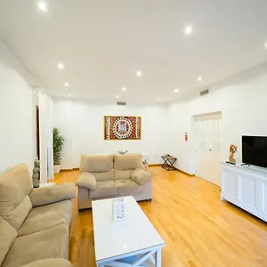https://amplia-casa-palacio-encanto-pleno-centro.hotelsincadiz.net